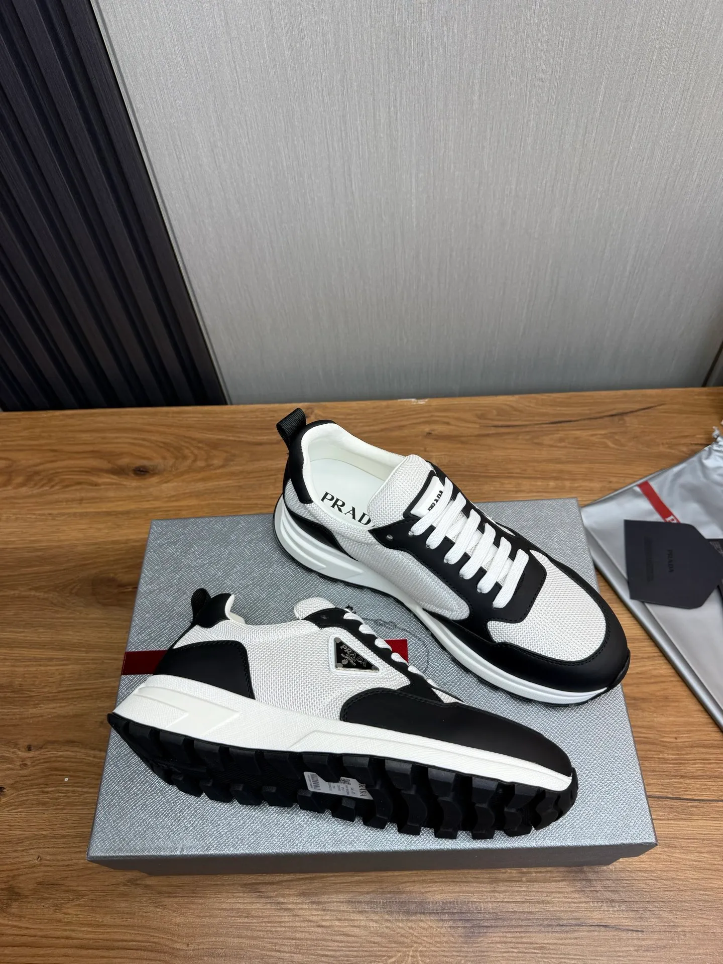 Men's shoes 💰560💰 [PRADA] Popular items in men's shoes counters, synchronized with the official website, high-quality cowhide stitching breathable mesh + cowhide lining, 1🆚1 replica, original sole, 38-45 (customized for 45, non-refundable)